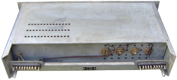 R28(Netzteil, Rückseite)